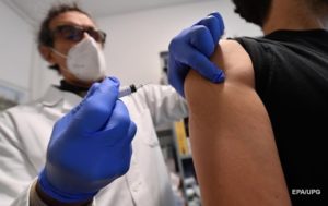 В НАНУ назвали необходимый масштаб вакцинации