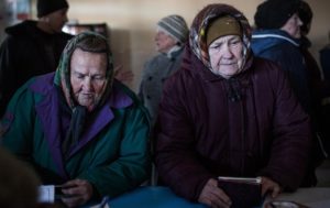 Украинскую пенсию получают 660 тысяч жителей ОРДЛО – министр