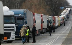 Въезд в Киев заблокирован грузовиками