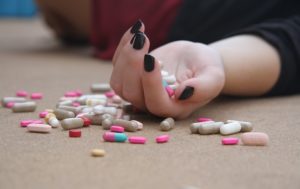 На Прикарпатье две школьницы отравились таблетками