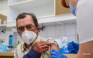 В пяти областях приостановили вакцинацию