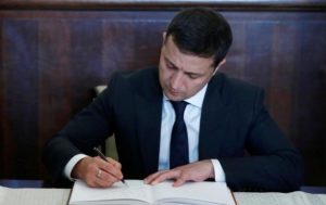 Зеленский подписал закон о заочном расследовании
