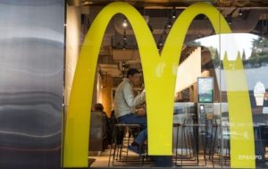На McDonald’s подали в суд на $10 млрд из-за дискриминации