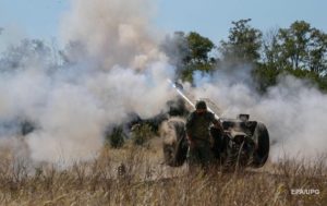 На Донбассе восемь обстрелов, ранен военный