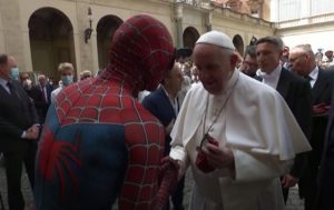 Папа Римский встретился с “Человеком-пауком”