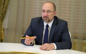 Шмыгаль пообещал вакцины всем украинцам