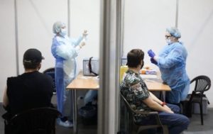 COVID-вакцинацию прошли почти 80 тысяч украинцев