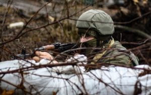 На Донбассе зафиксирован обстрел, ранен военный