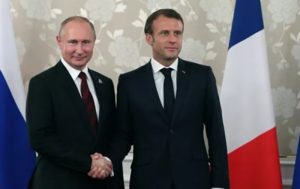 Путин и Макрон обсудили шаги реализации “Минска”