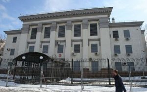 РФ эвакуирует дипломатов из Украины