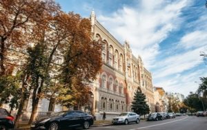 НБУ вдруге за півроку купив більше, ніж продав