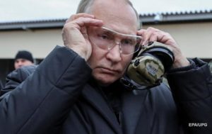 Божевілля Путіна слід перечекати місяць-два – Данілов