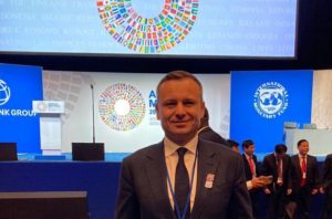 Вперше головою Ради керуючих Світового банку та МВФ обрано міністра фінансів України