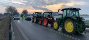 Польські фермери заблокували дорогу з України