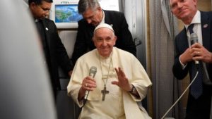 “Досі живий!” — Папу Франциска виписали з лікарні