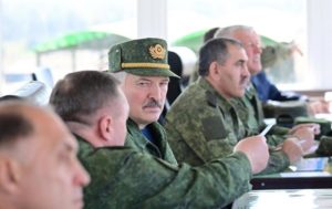 Лукашенко привів армію у повну бойову готовність