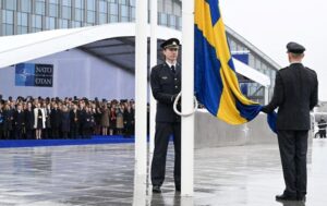 Прапор Швеції підняли у штаб-квартирі НАТО