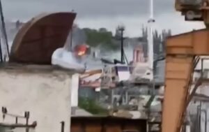 “Приліт” у Севастополі: ракета поцілила в пароплав